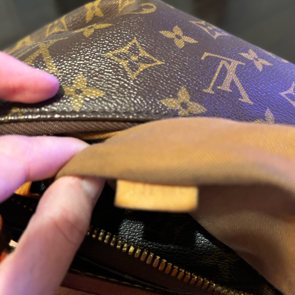 Louis Vuitton Mono Sully MM
Certificate of authenticity. Photos for condition - Picture 16 of 16